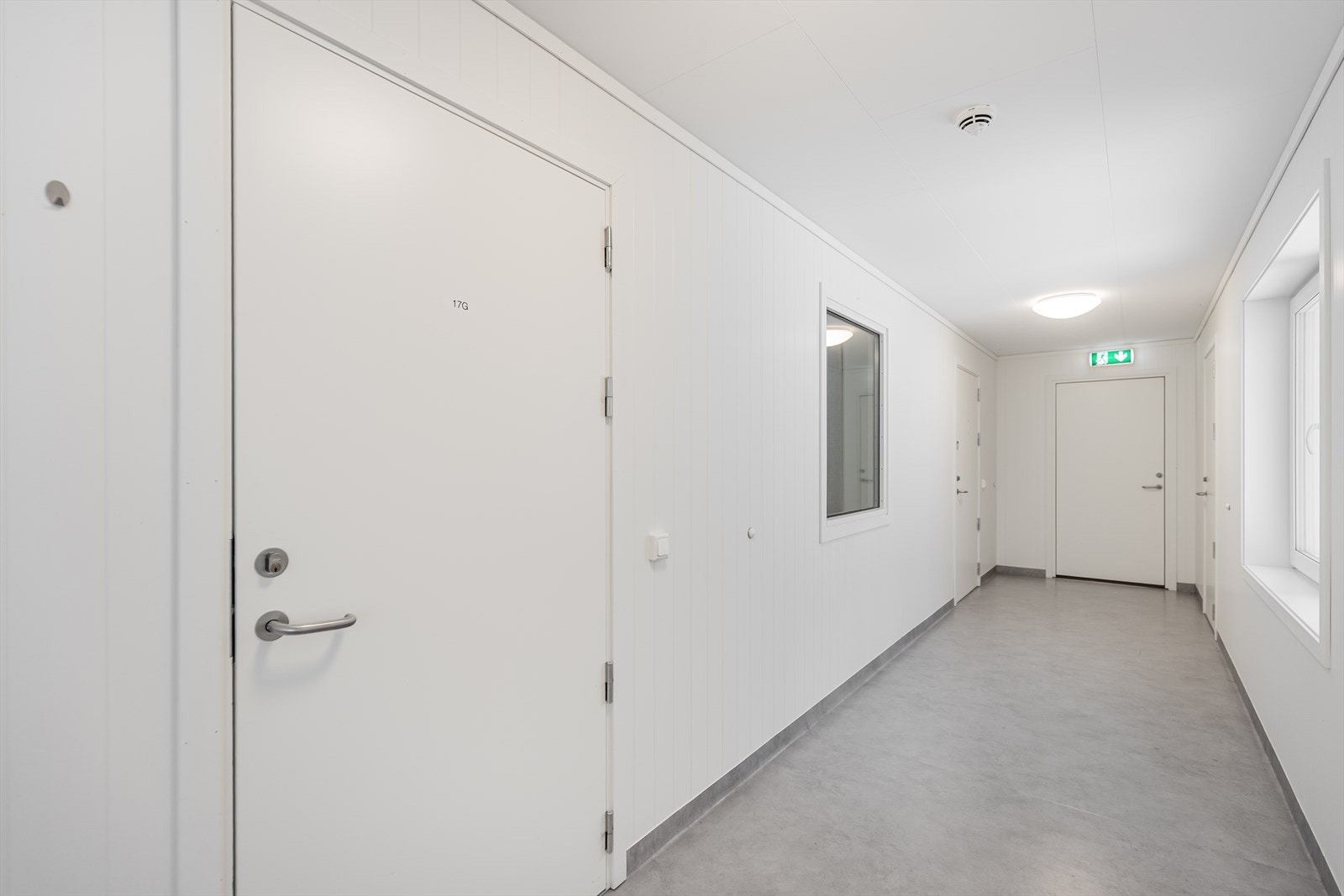 Rett utenfor inngangsdøren finner man boden som tilhører leiligheten Galleribilde