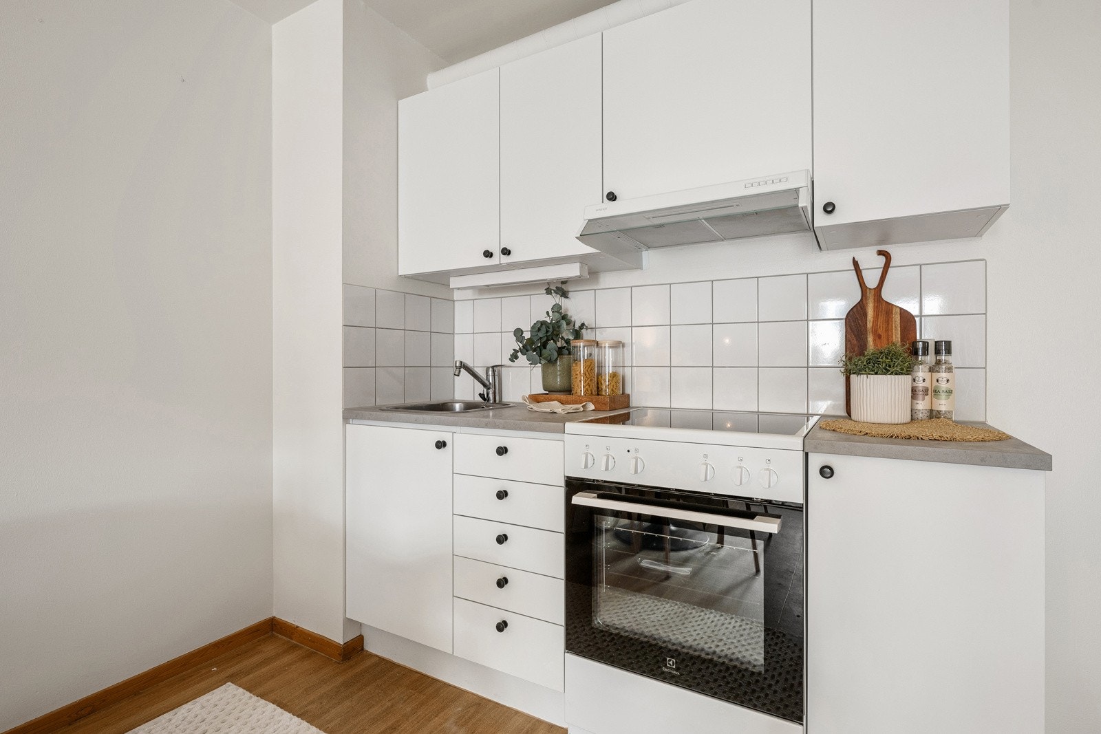 Det er opplegg for komfyr og kjøl/frys. Galleribilde