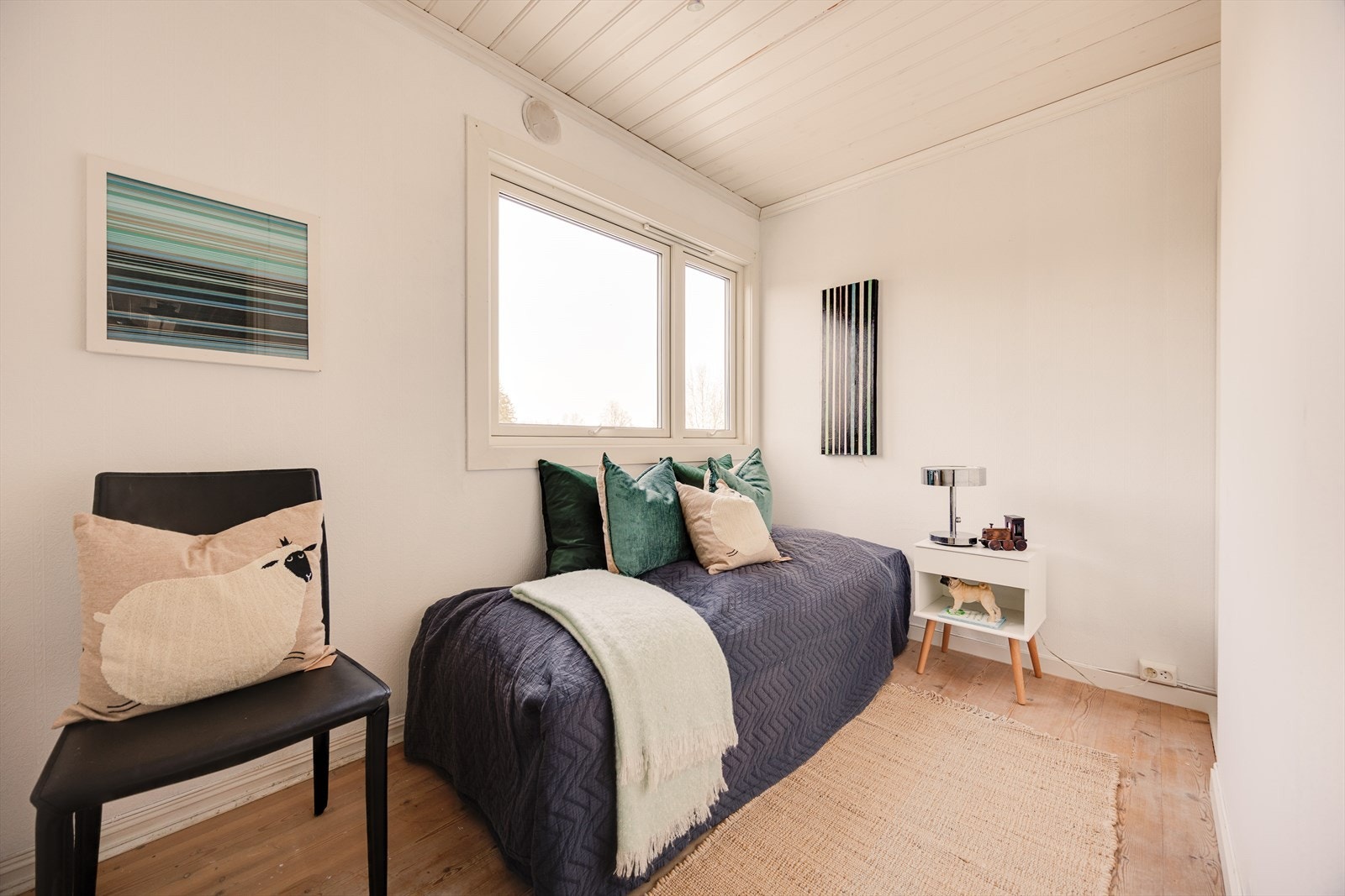 Soverom tre og fire har fine størrelser og egner seg utmerket som barnerom, ungdomsrom eller gjesterom. Galleribilde