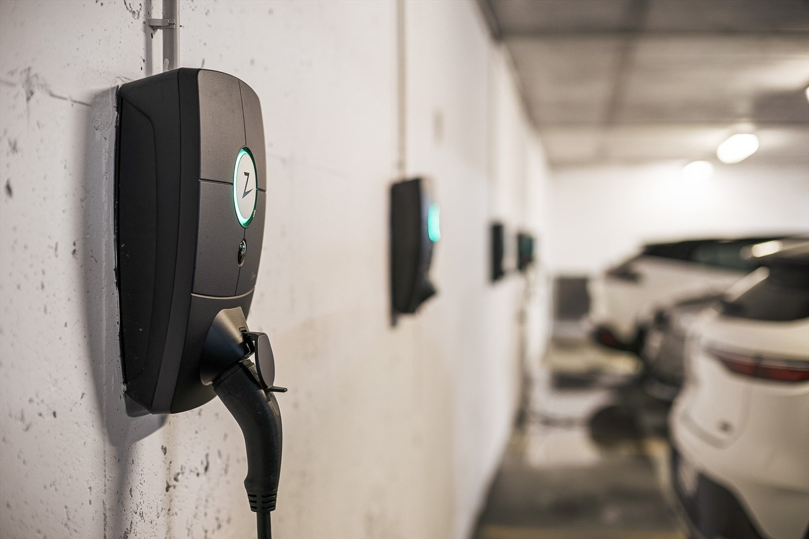 Det er montert lader for elbil i garasjen Galleribilde