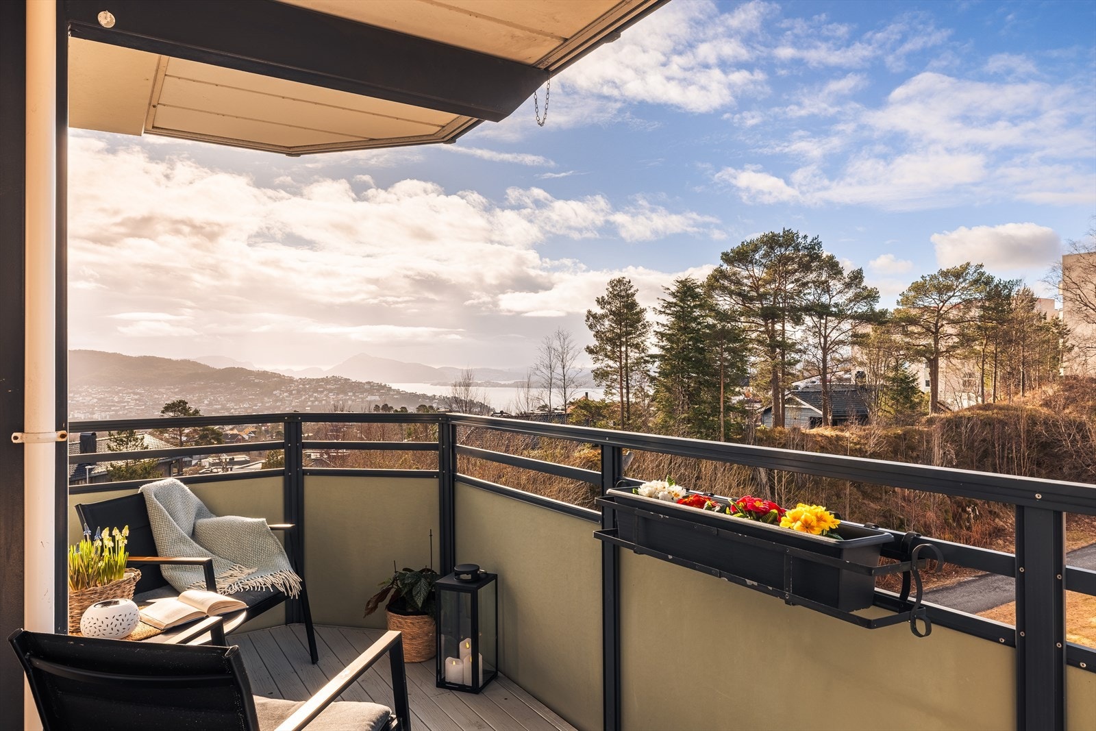 EiendomsMegler 1 ved Kristoffer Mjøs har gleden av å presentere denne lekre leiligheten i Spondalen 54. Fotograf: Mood foto v/ Trond Erik Brekke Galleribilde