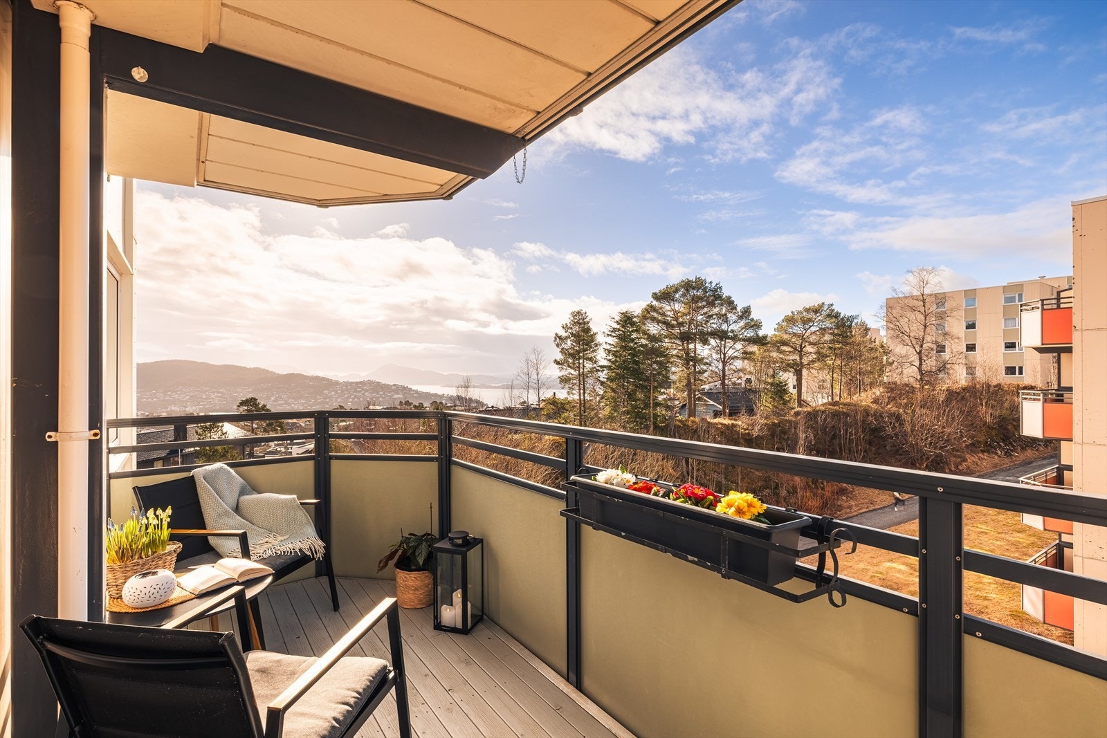 Leiligheten ligger flott til med nydelig utsikt Galleribilde