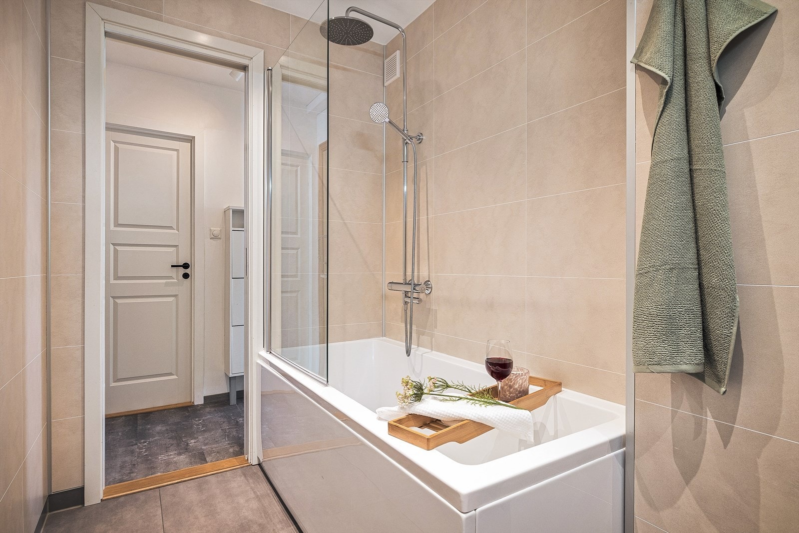 Moderne og delikate farger/overflater. Galleribilde