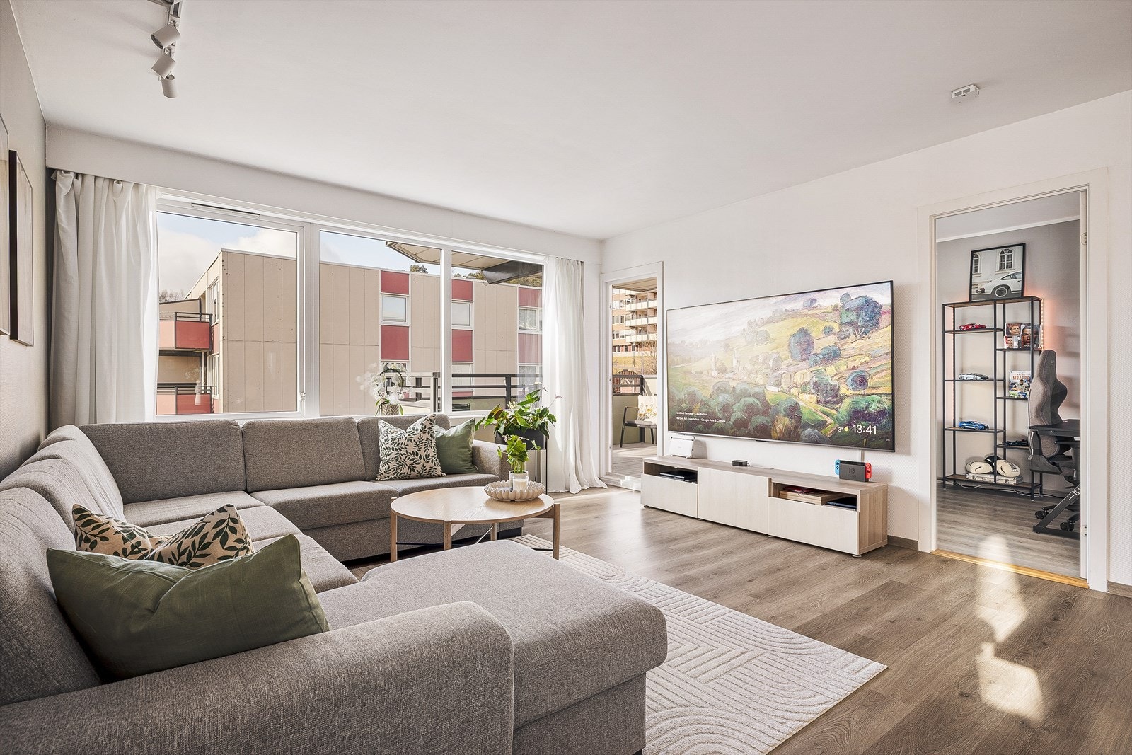 Fra stue er det utgang til balkong Galleribilde