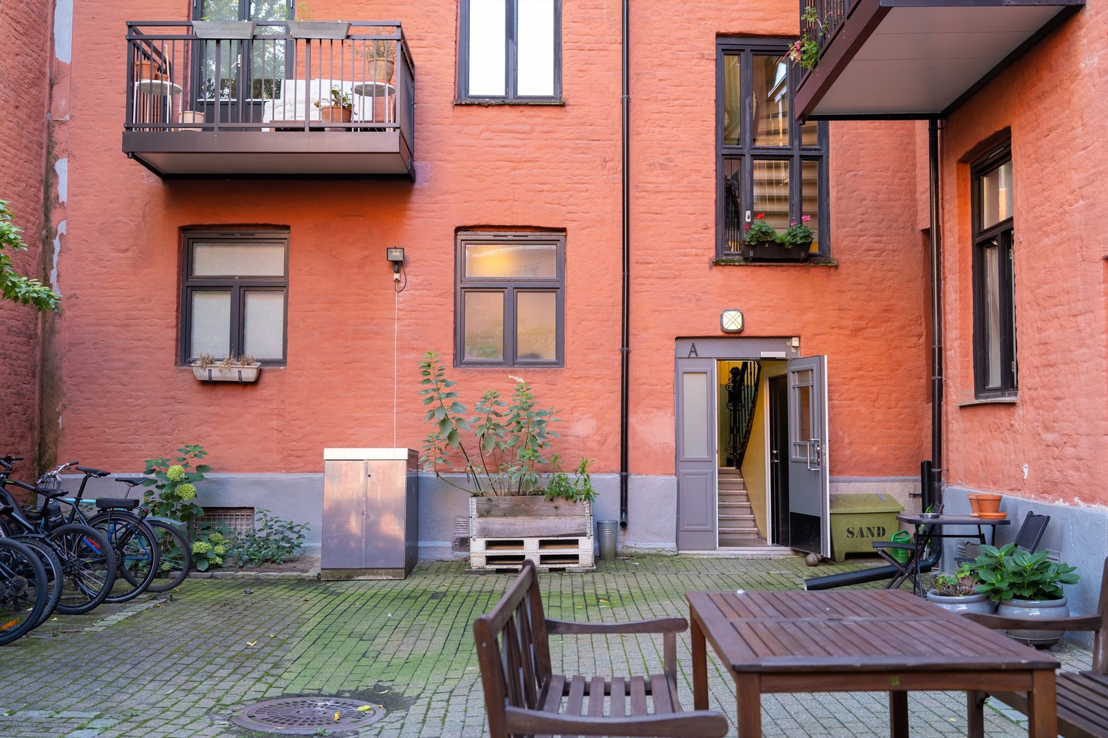 Inngangsparti. Galleribilde