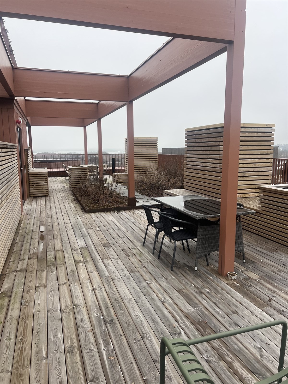 Flott takterrasse med utsikt over hele Bærums tak. Galleribilde