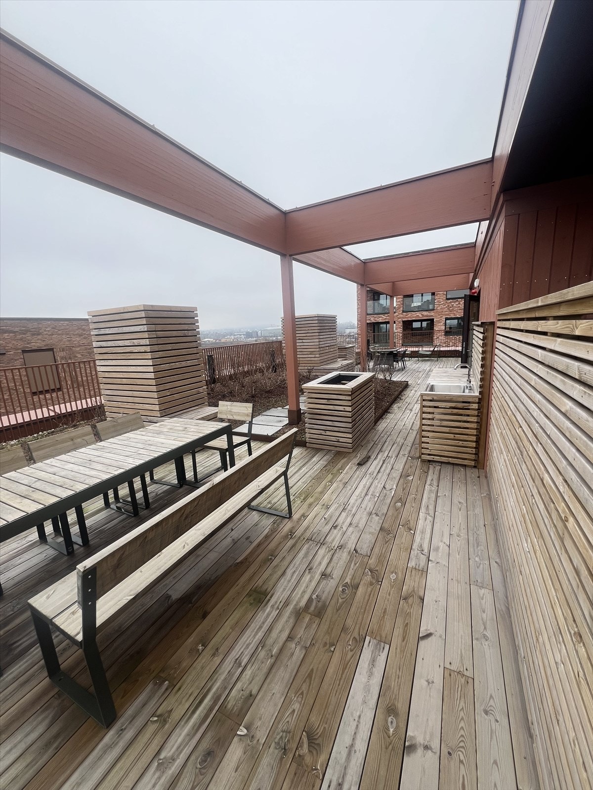 Her er det mange sitteplasser og må være supert for 17 mai feiringer og hyggelig besøk. Galleribilde