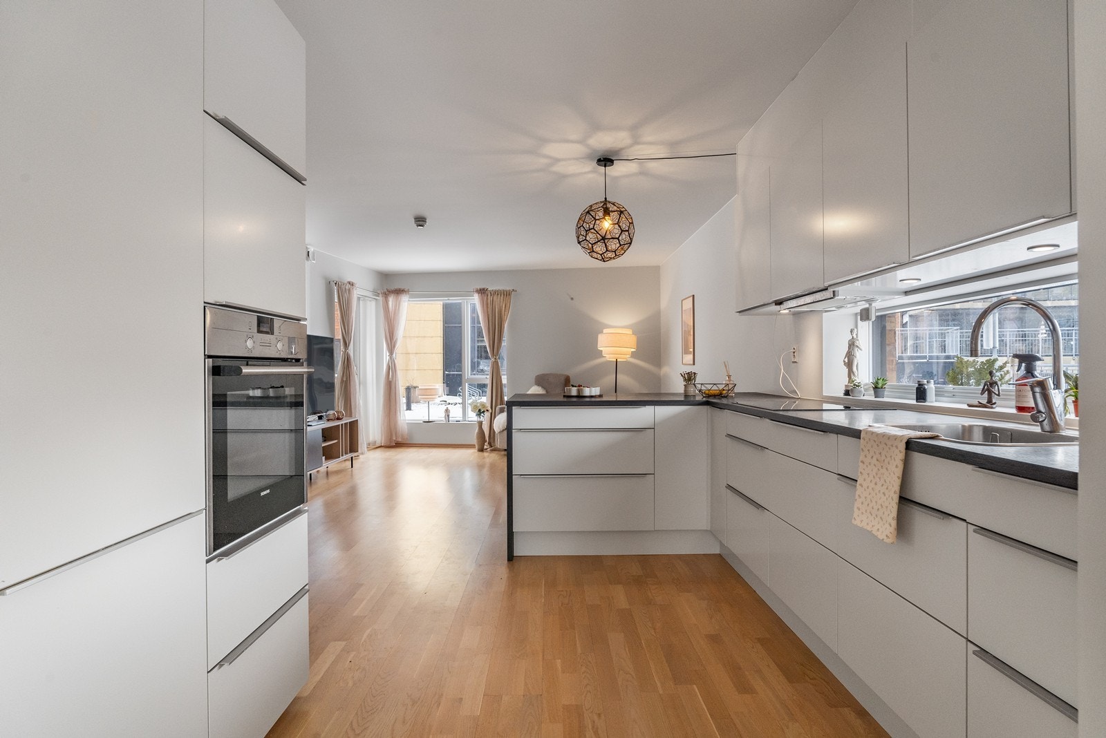 En stilren og innbydende leilighet på Bakarøy. Galleribilde