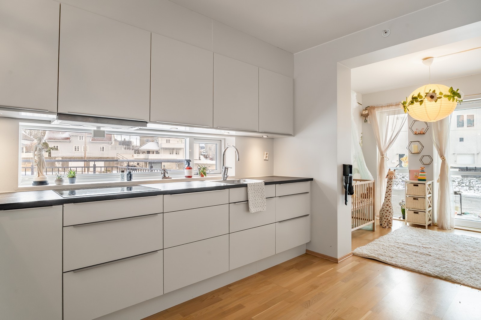 Utvidelse av stuen, benyttet sin barneværelse i dag, kan omgjøres til soverom. Galleribilde