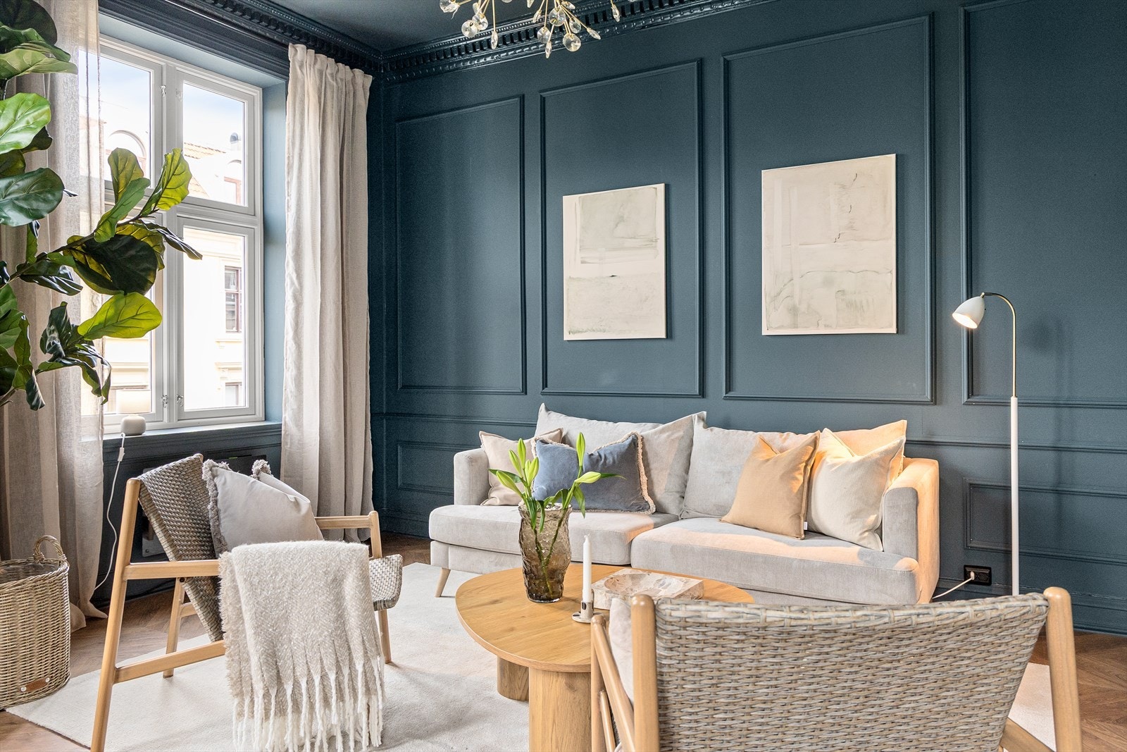 Flott stue med god plass til sofa og øvrig møblement. Galleribilde