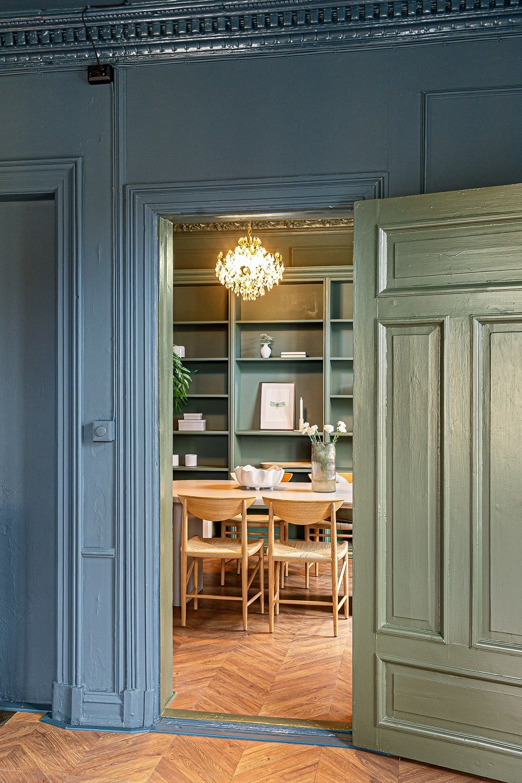 Fra stuen er det inngang til boligens spisestue. Galleribilde