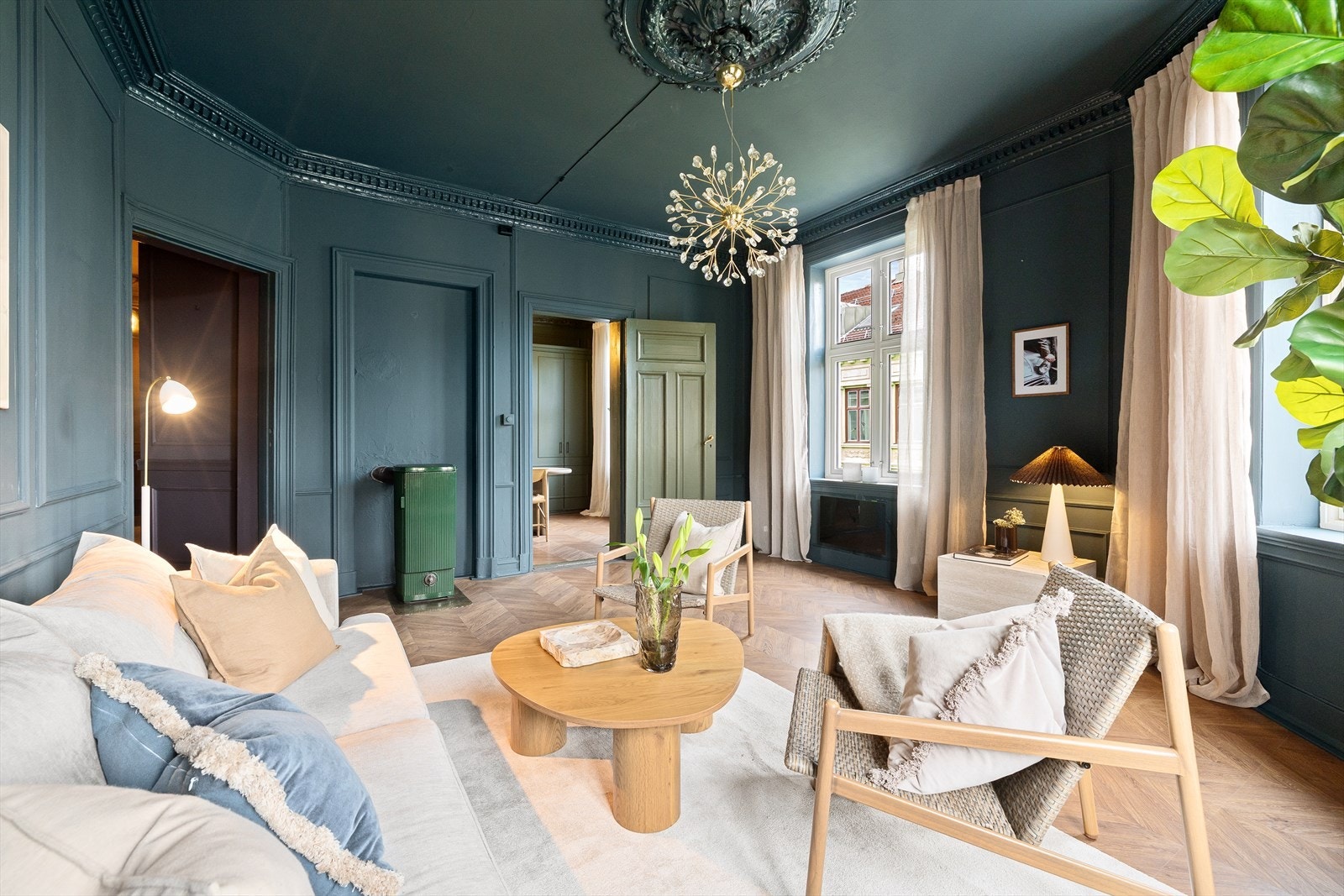 En flott og klassisk 3 roms leilighet med gjennomgående gode kvaliteter og flotte detaljer. Galleribilde