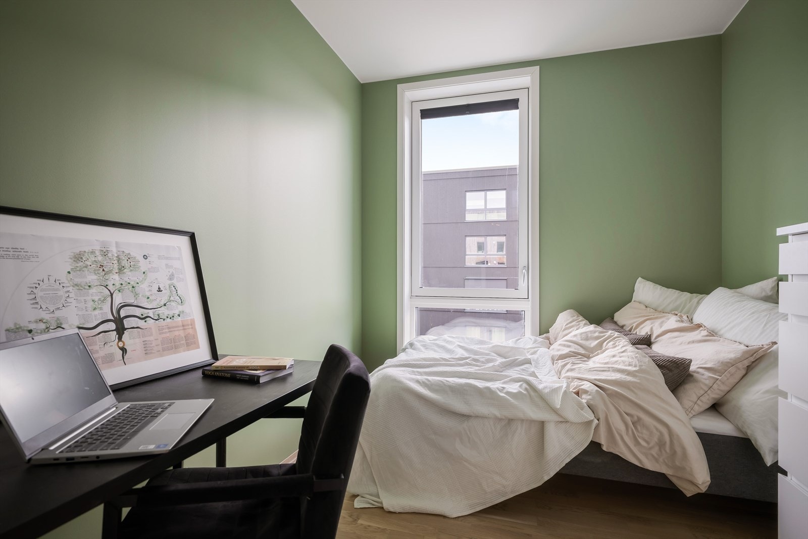 Rommene har gode møbleringsmuligheter til seng og øvrige møblement. Galleribilde