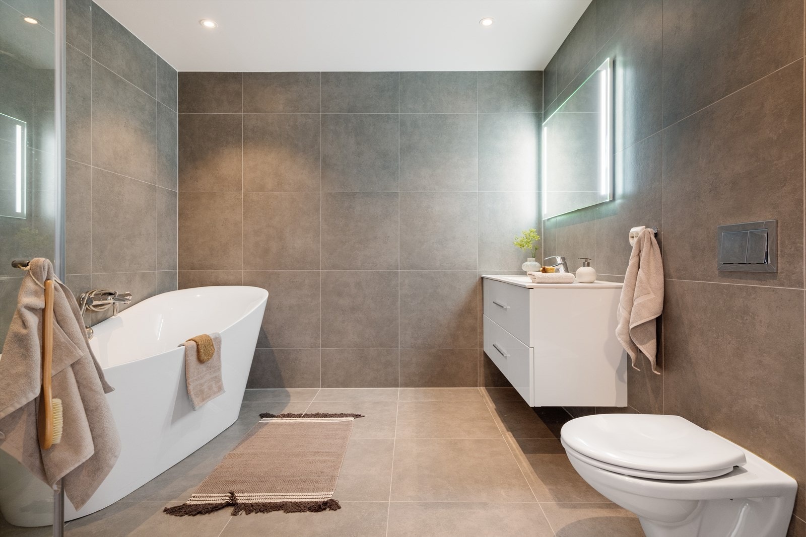 - Lekkert bad på 8m² med behagelig varme i gulv - Galleribilde