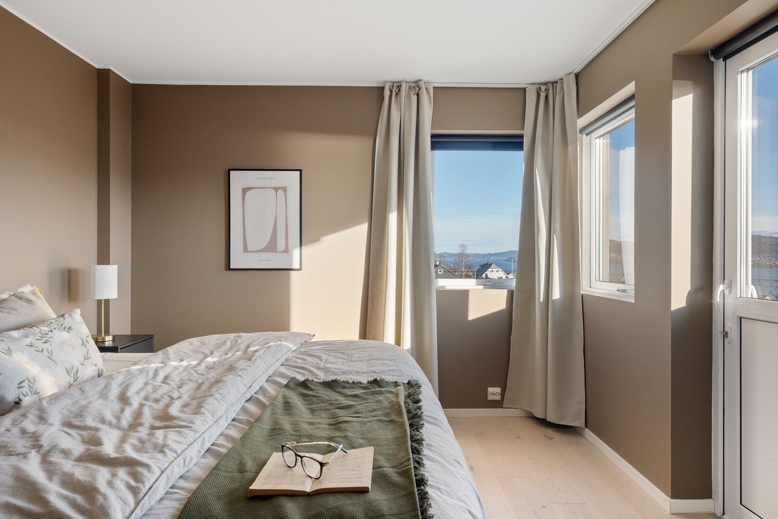 - Her har du god plass til dobbeltseng i ønsket størrelse samt øvrig møblement - Galleribilde