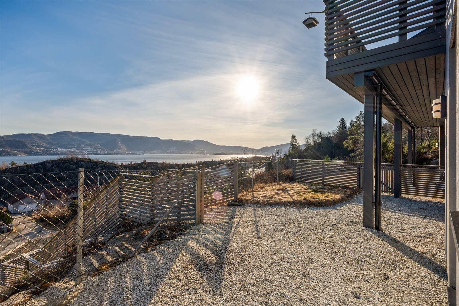 - Tilkomst fra biloppstillingsplass via trapp - Galleribilde