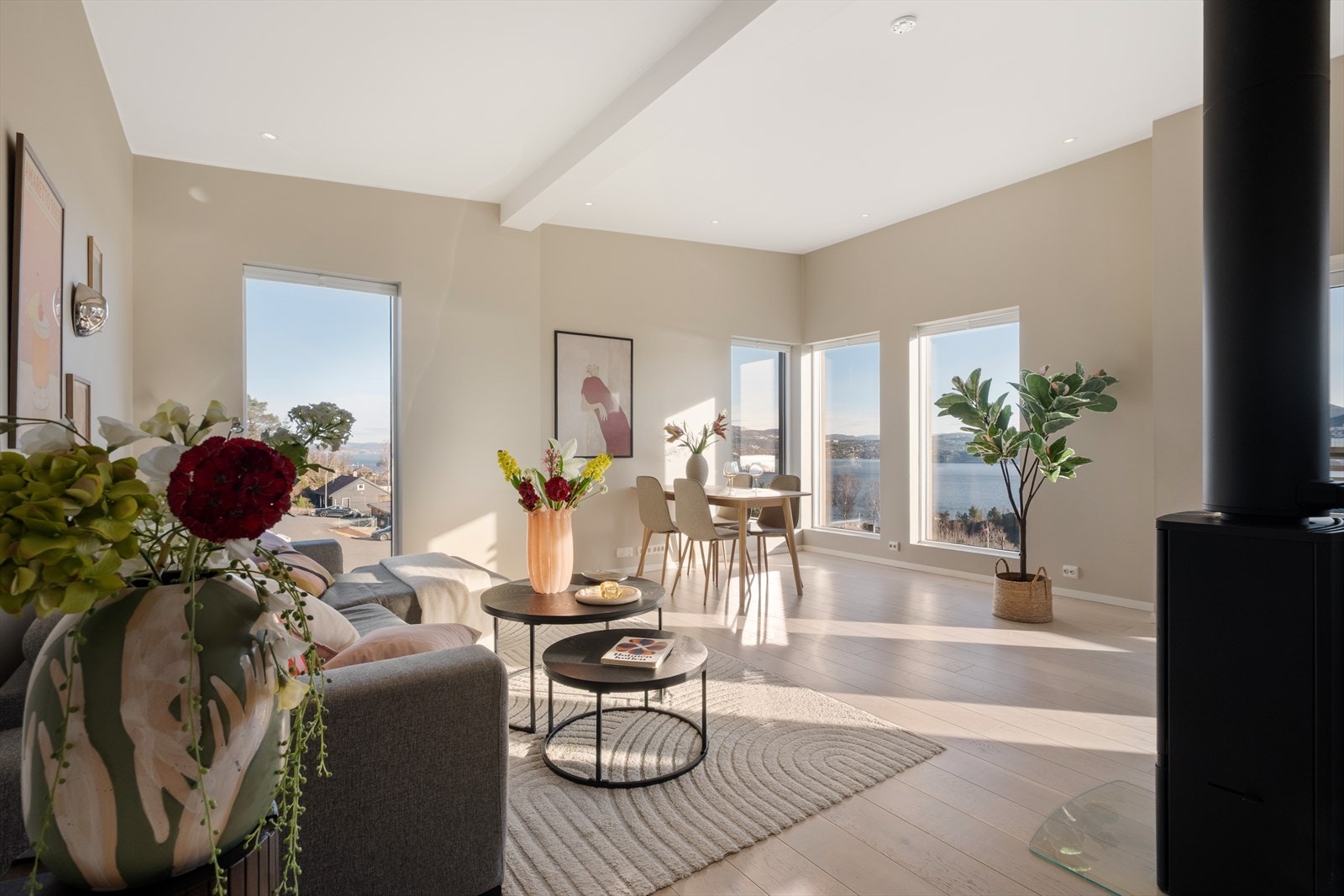 - Merk listefri overgang mellom vegger og tak som sørger for et sømløst og moderne uttrykk - Galleribilde