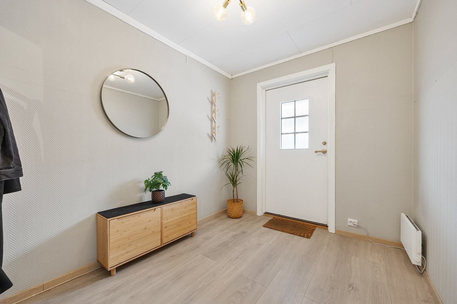 Den separate utleiedelen har egen inngang og en romslig entré. Galleribilde