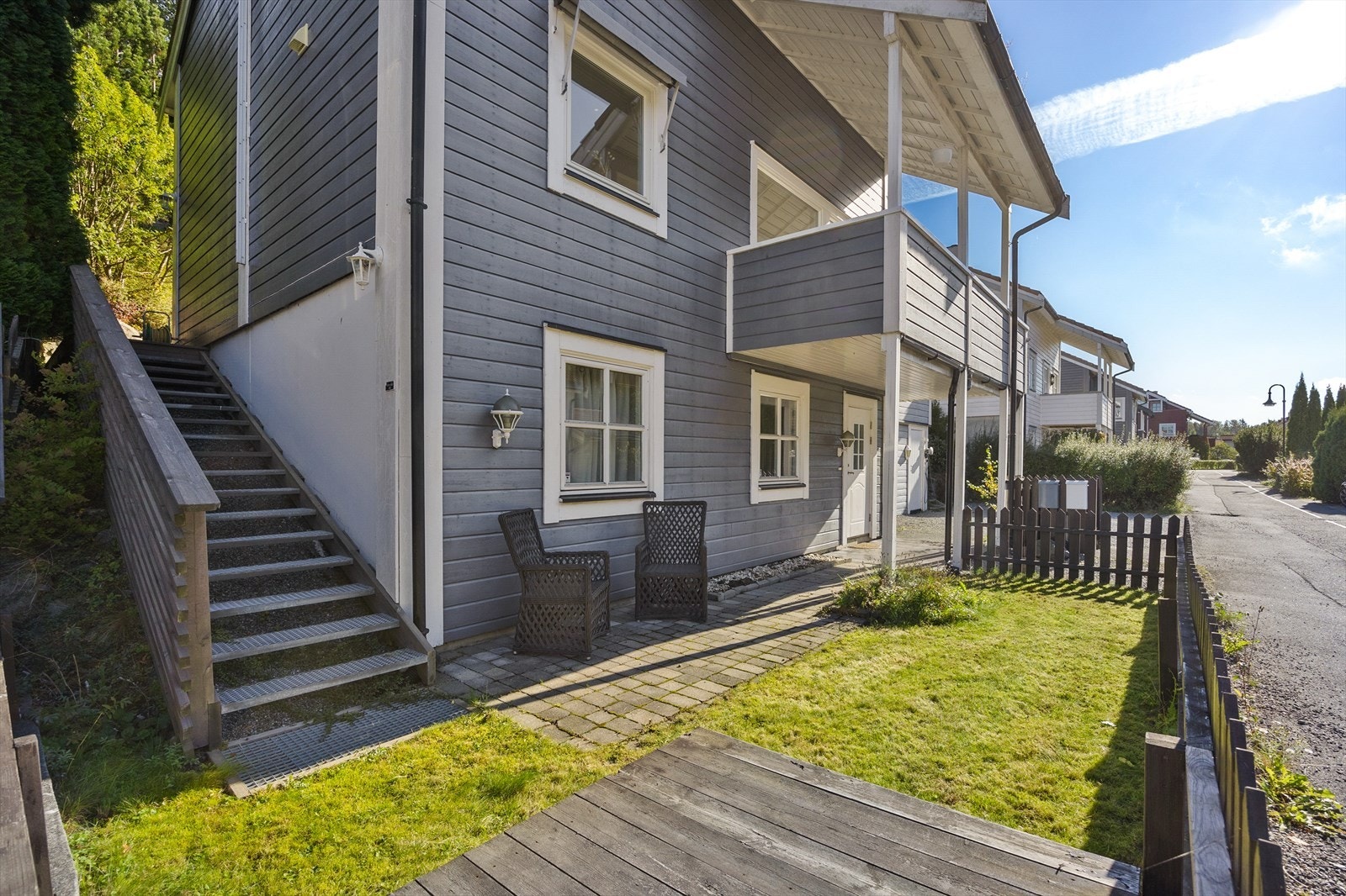 Parkering på egen tomt. Galleribilde