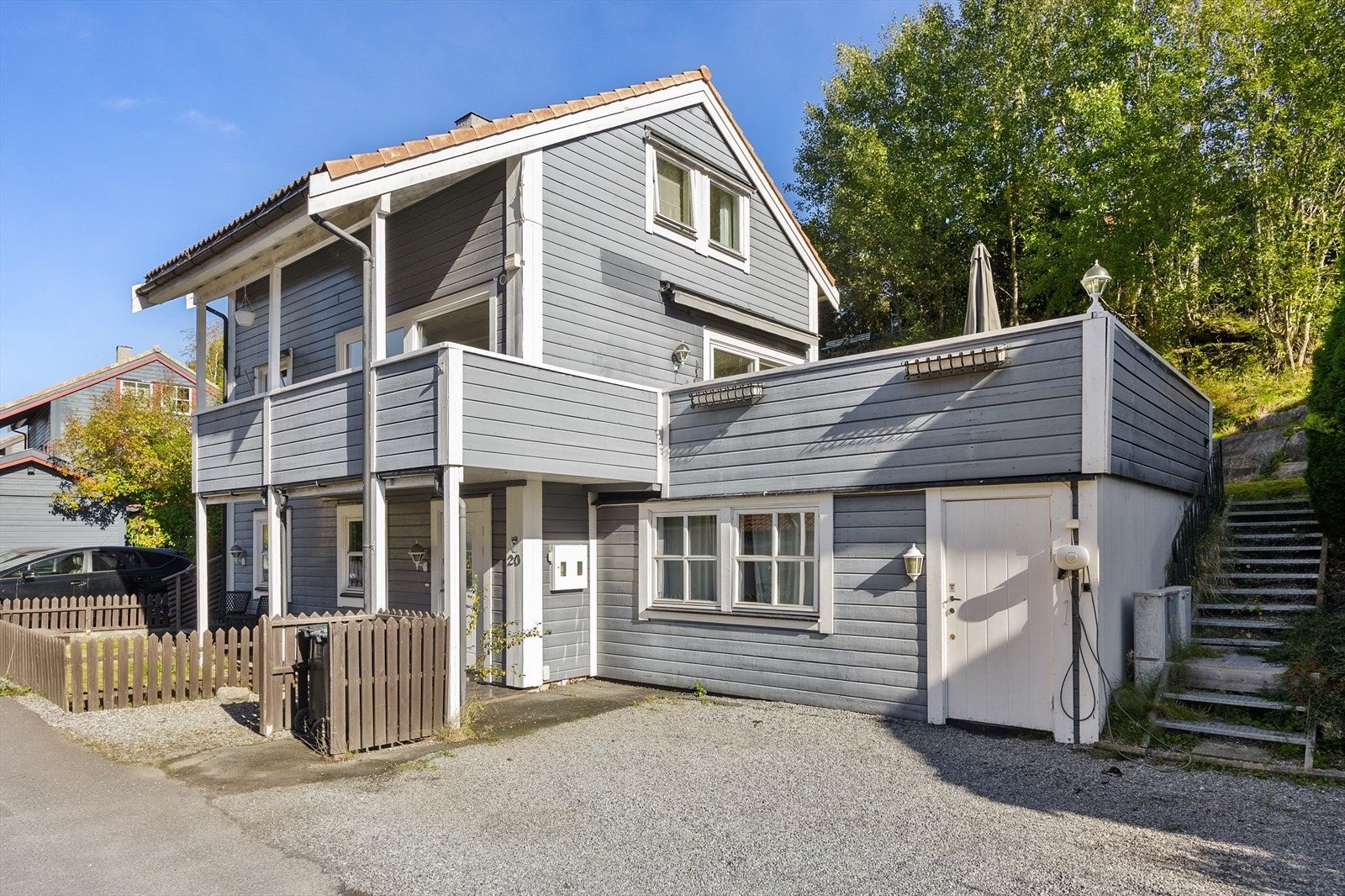 Gode parkeringsmuligheter på egen gårdsplass. Galleribilde