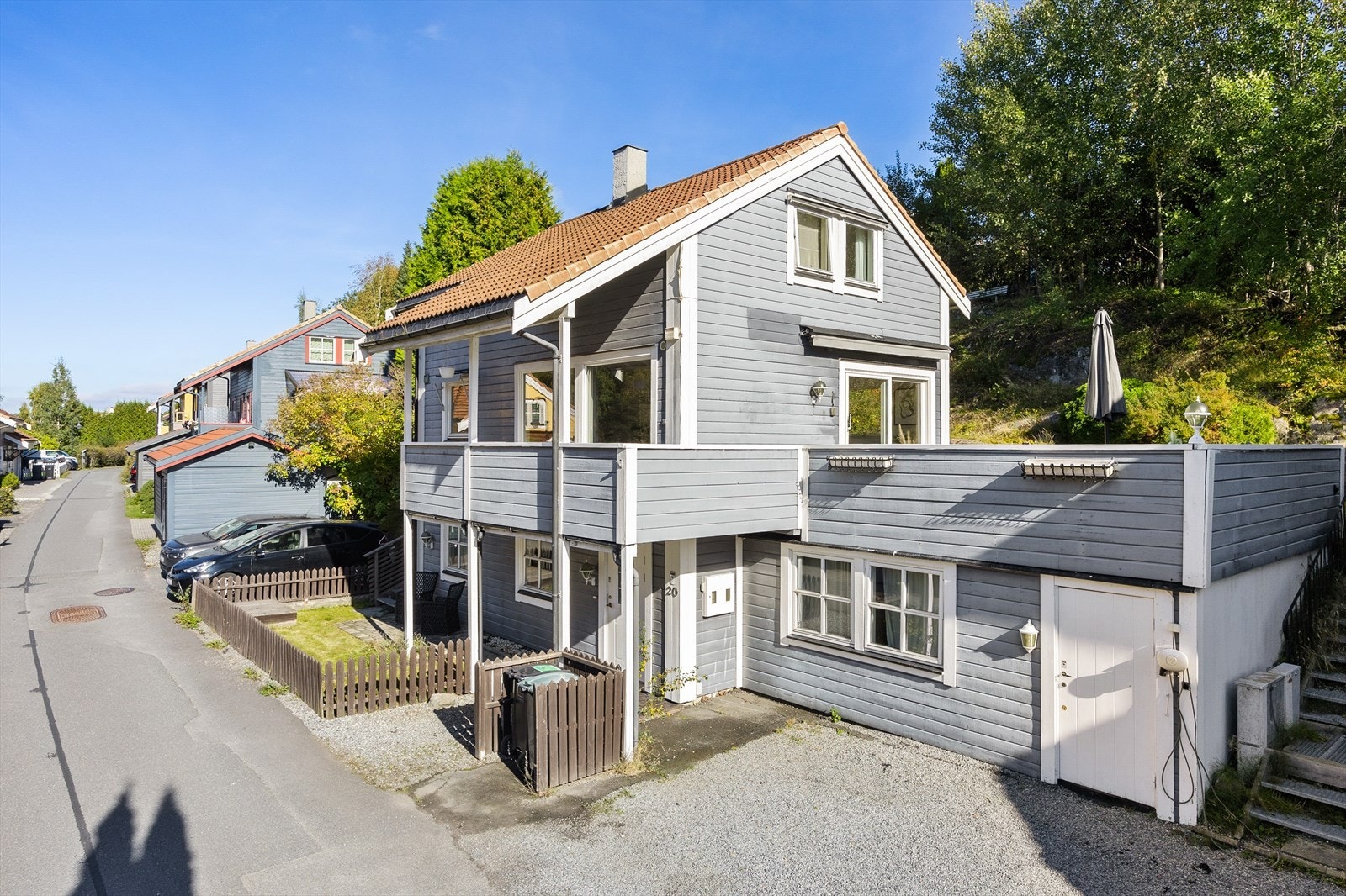 Eiendommen ligger i et etablert og barnevennlig boligområde på Bjørnåsen. Galleribilde