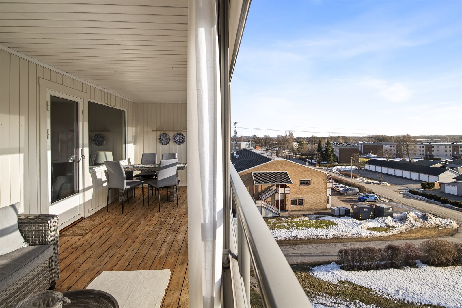 Fri og solrik beliggenhet med nydelig utsyn over området. Galleribilde