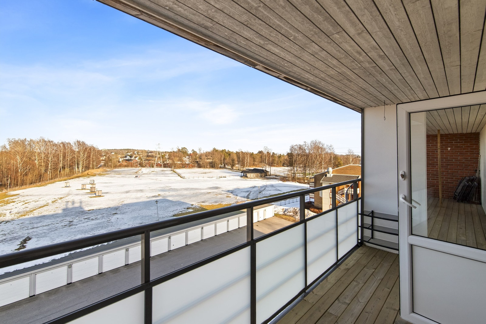 Fra fellesarealene er det utgang til flott luftebalkong. Galleribilde