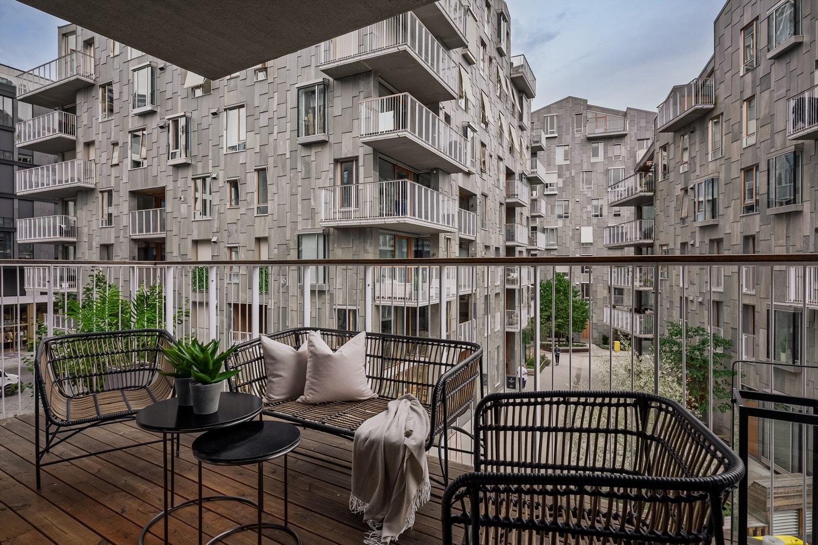 Solrik, romslig balkong på hele 12m². Galleribilde