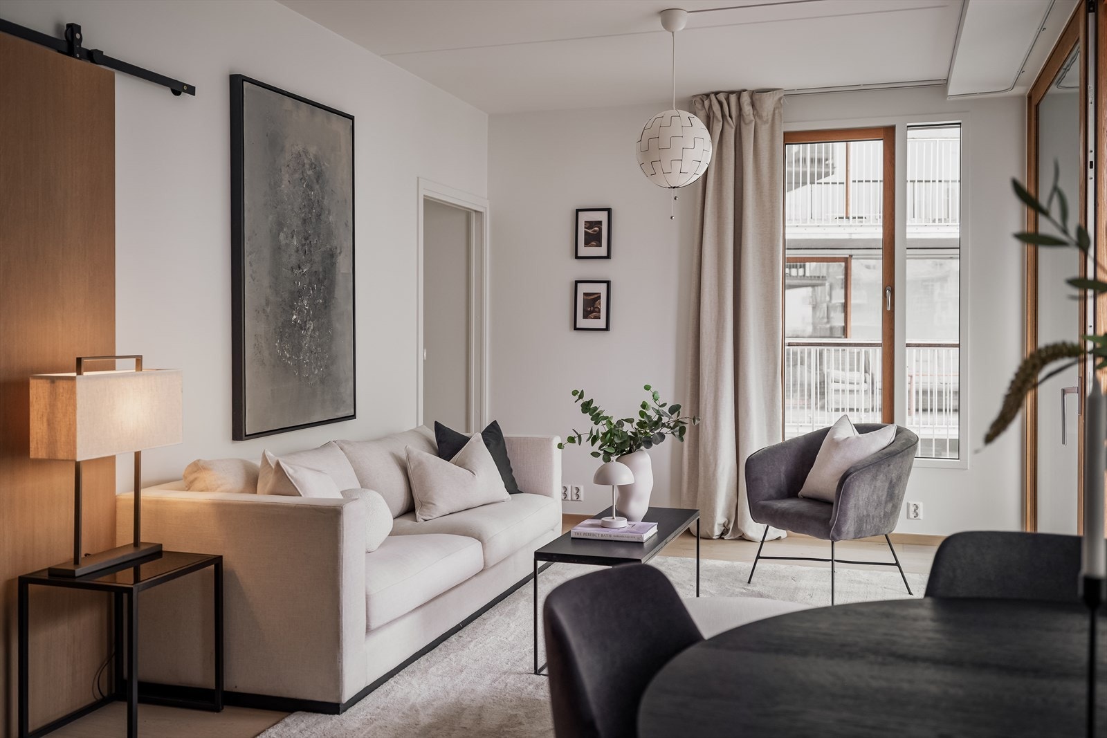 Utvendig solskjerming på samtlige vindusflater. Galleribilde