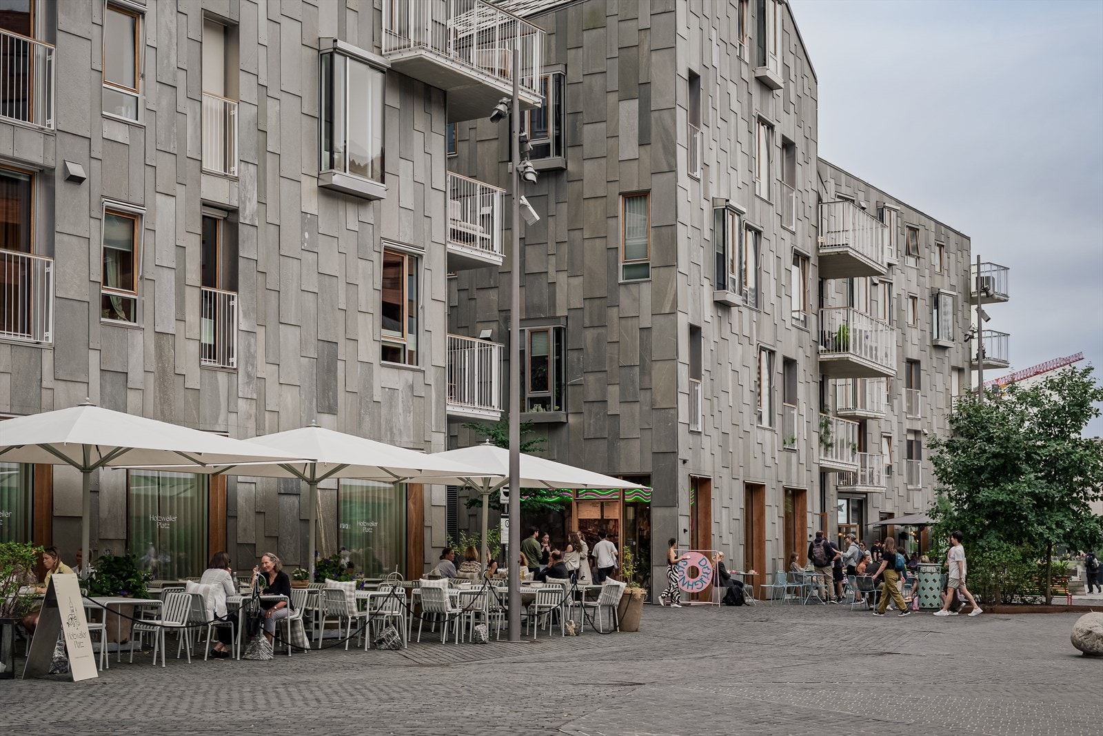 En rekke spennende restauranter, caféer og spennende butikker i umiddelbar nærhet. Galleribilde