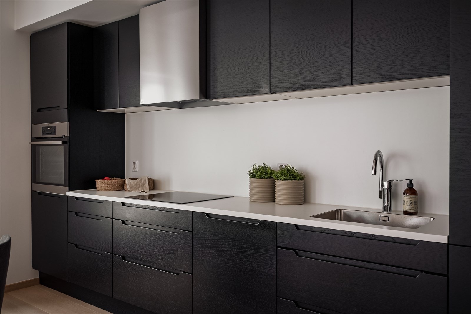 Stilren og påkostet kjøkken fra HTH. Galleribilde