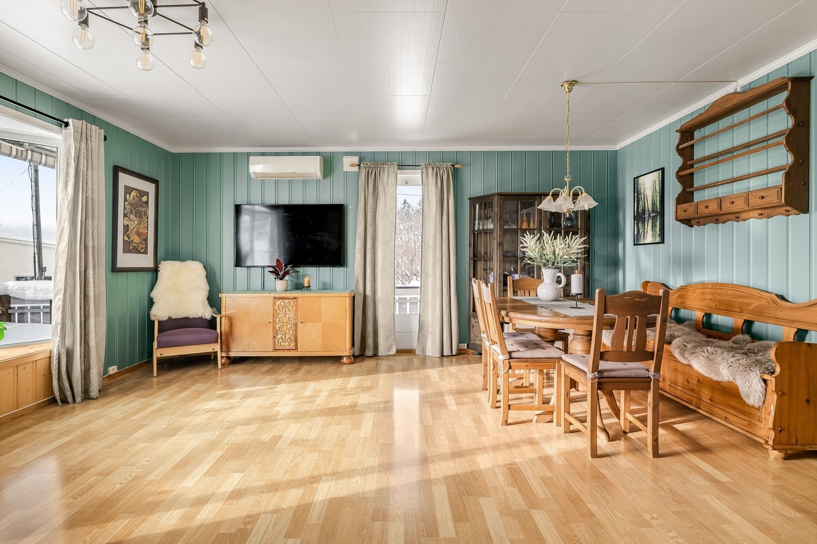 Det er også montert luft-til-luft varmepumpe som sørger for en god og jevn varme på vinterstid. Galleribilde