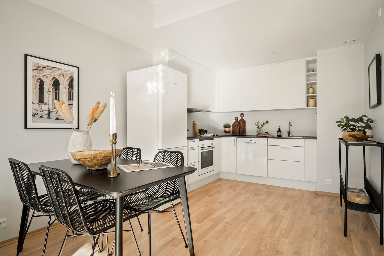 Leiligheten er meget pent brukt og overflater har fått tilstandsgrad 0 (ingen anmerkninger) fra bygningssakkyndig. Galleribilde