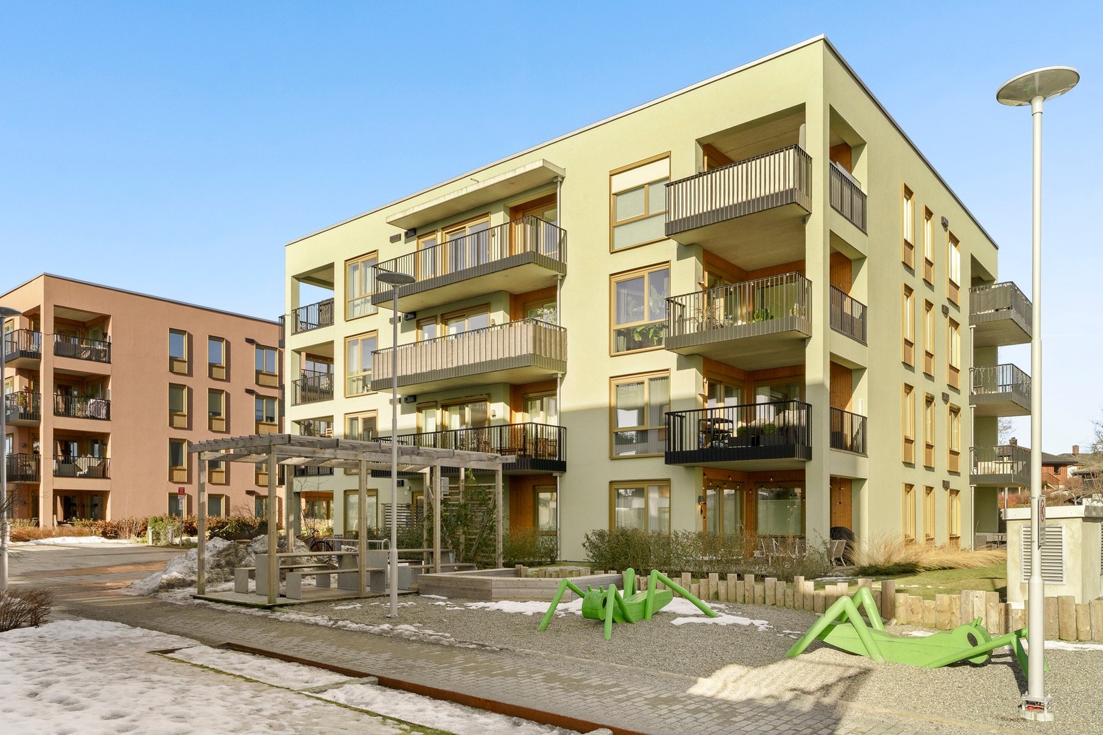 Hagen Johansens vei 8 er en moderne bygning oppført over 4 etasjer pluss kjeller. Galleribilde