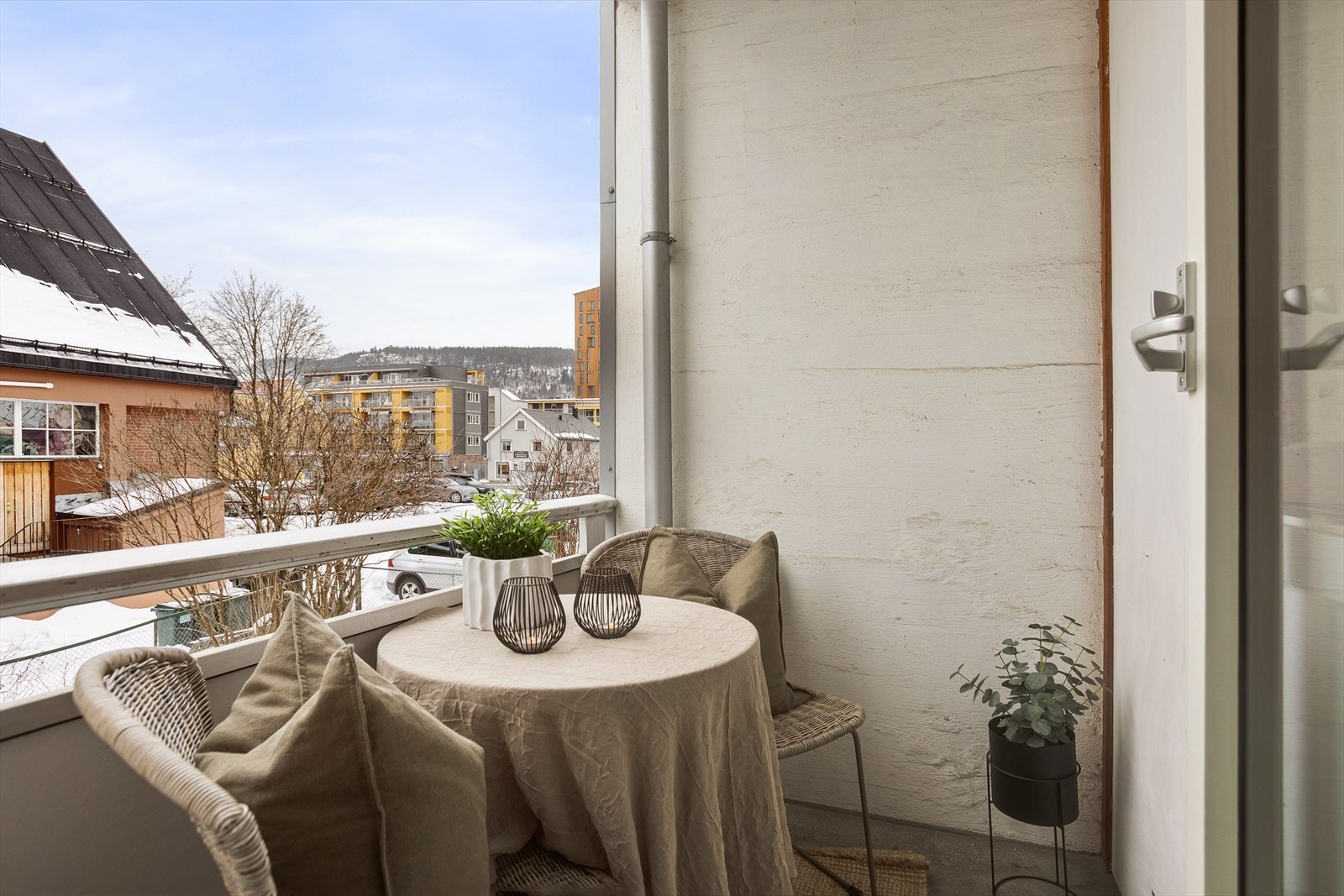 Dette er en lys og pen 2-roms leilighet med balkong Galleribilde