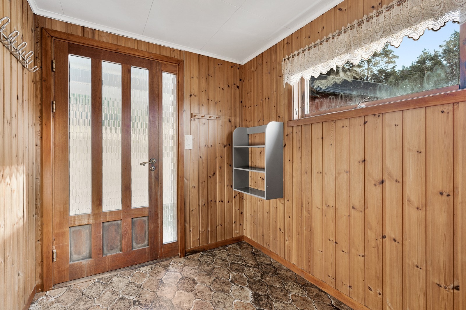 Vel innenfor ytterdøren kommer du til en fin entré. Galleribilde