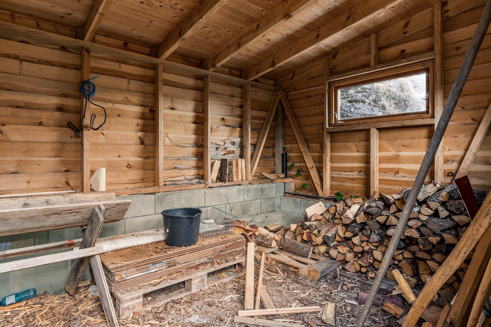 Her kan man lagre ved og annet ønsket utstyr Galleribilde