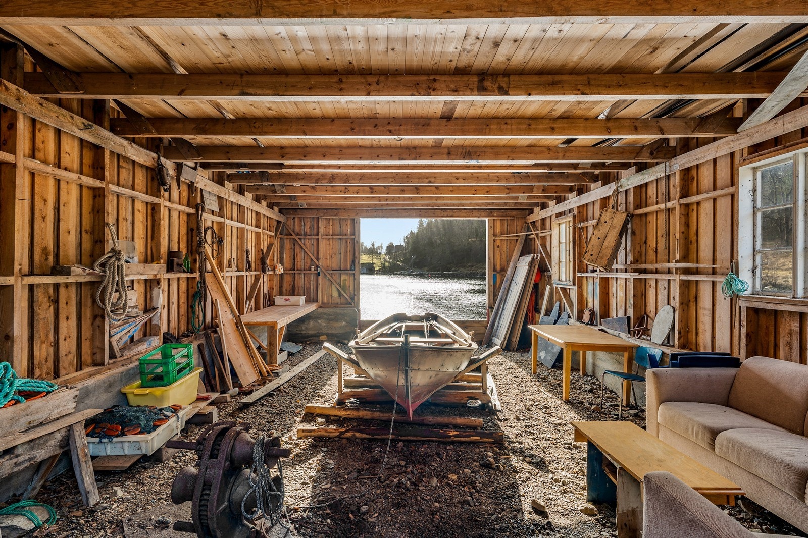 Naustet byr på en en unik nærhet til sjøen Galleribilde