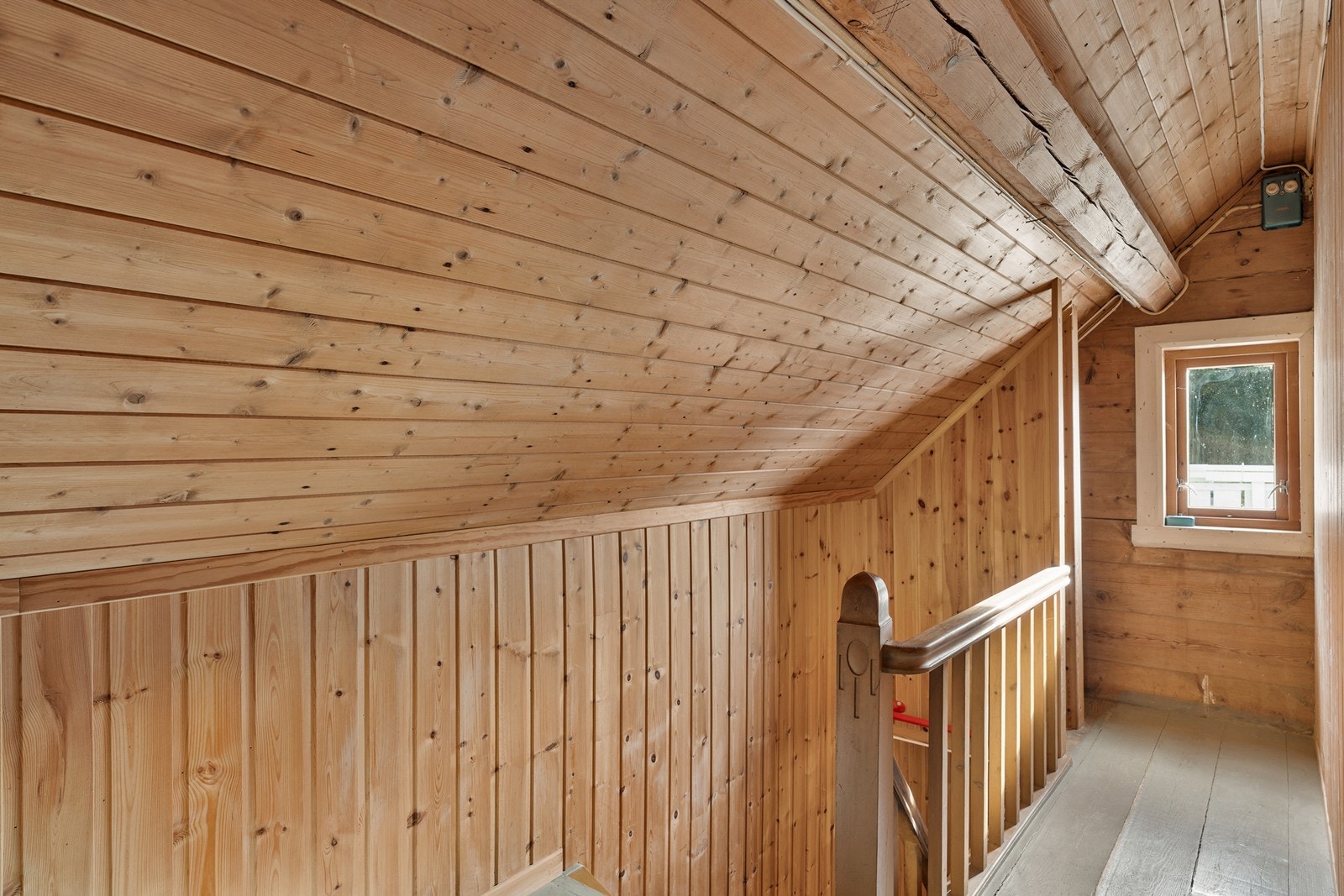 Loftet inneholder gang og fire soverom. Galleribilde