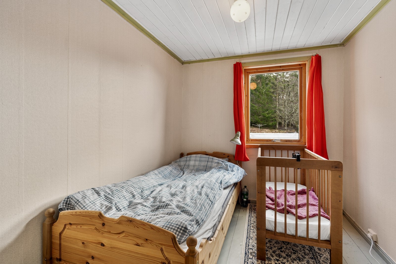 Soverommene har plass til seng, nattbord og øvrig ønsket møblement. Galleribilde