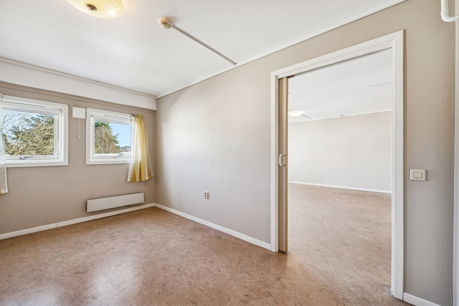 Soverom med inngang fra stue. Galleribilde