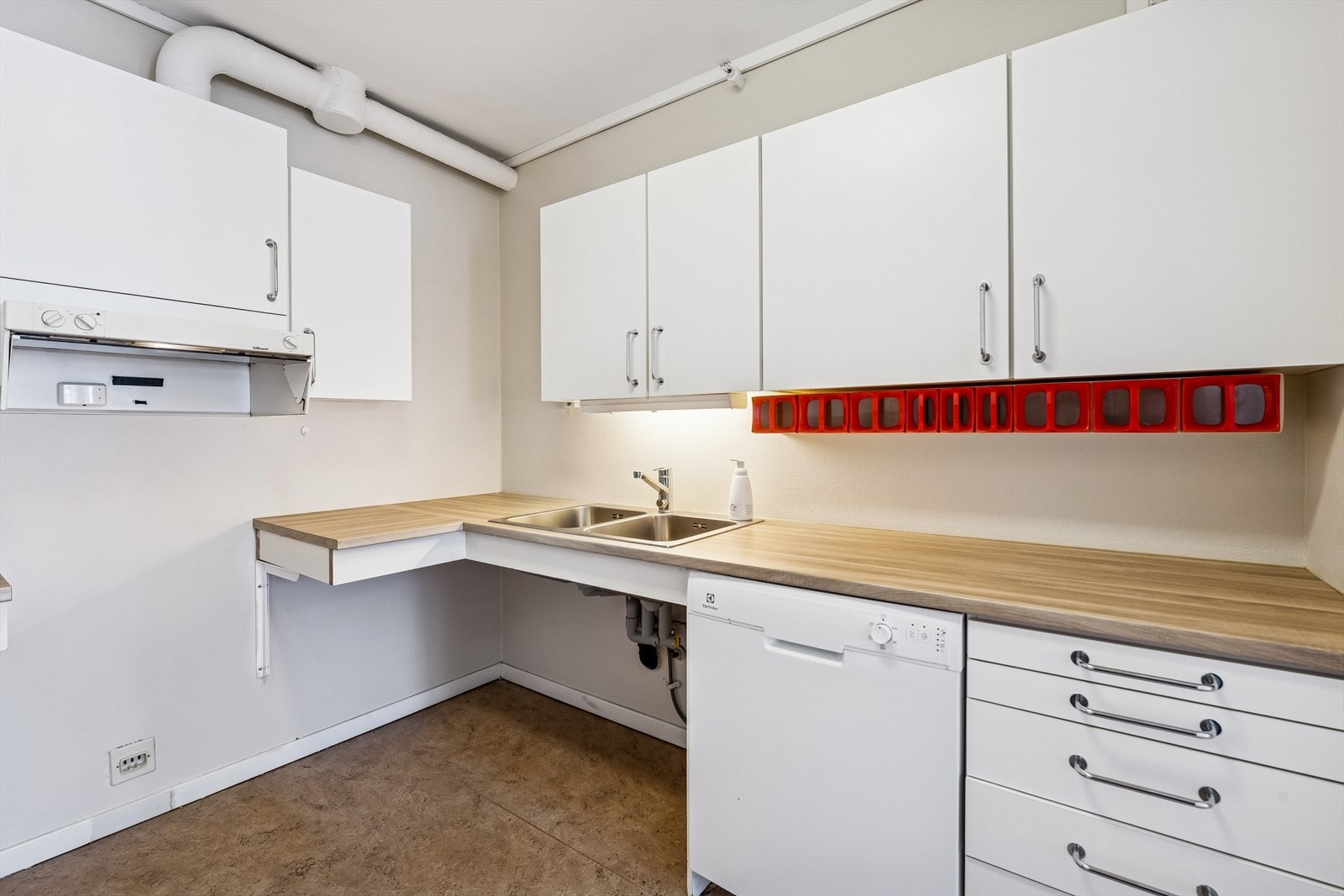 Opplegg for oppvaskmaskin. Galleribilde