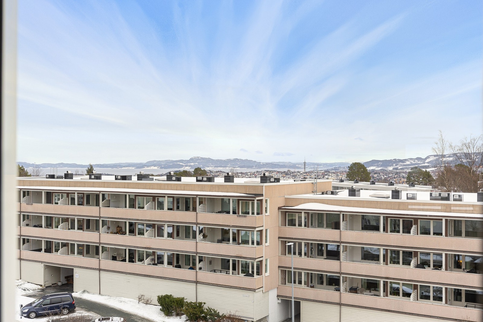 Med sentral beliggenhet på Nyborg er det gangavstand til Bymarka, dagligvare, to butikksenter og kollektivtransport. Galleribilde