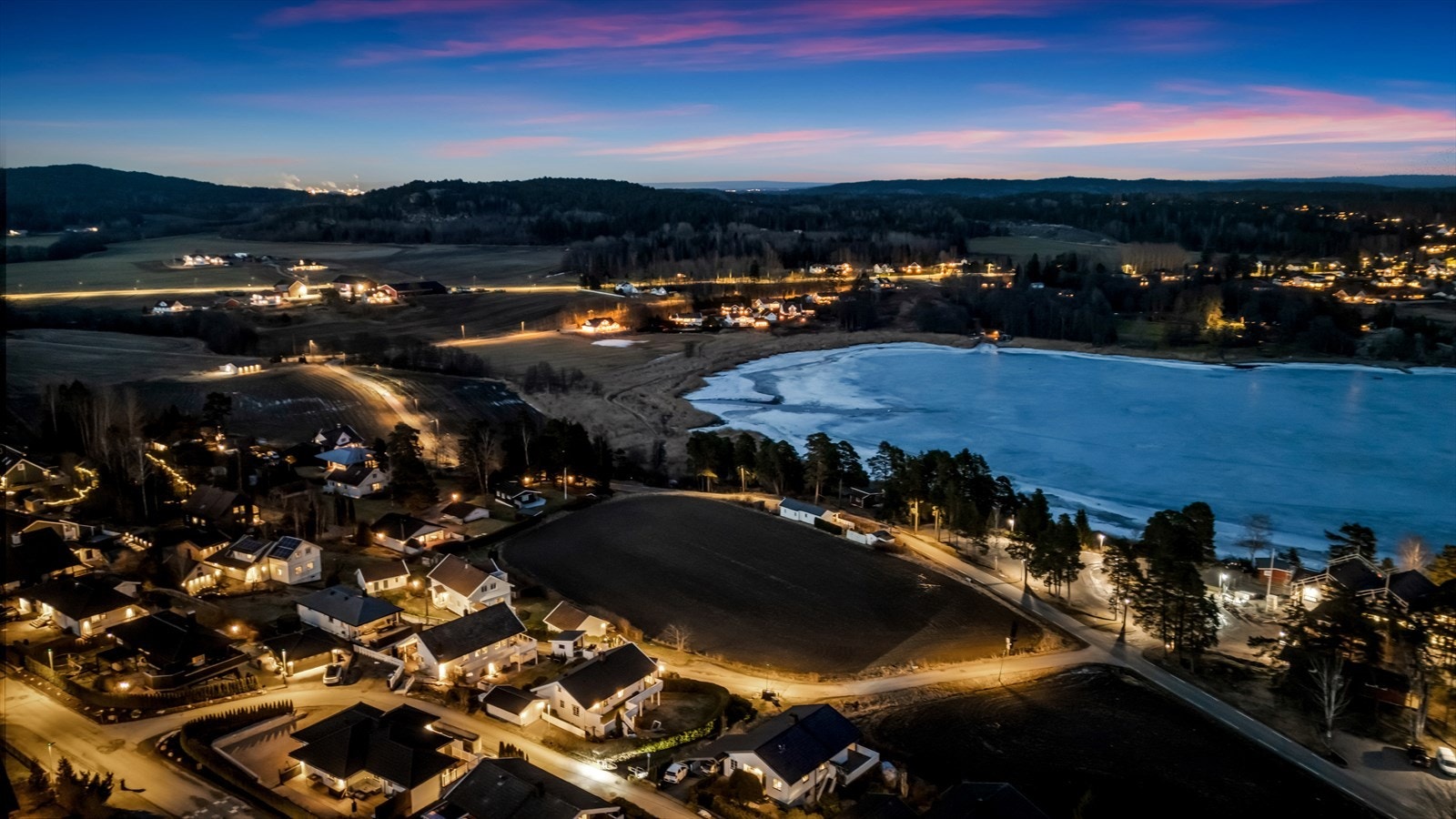 Kort vei til rekreasjonsområder og turmuligheter langs Glomma. Galleribilde