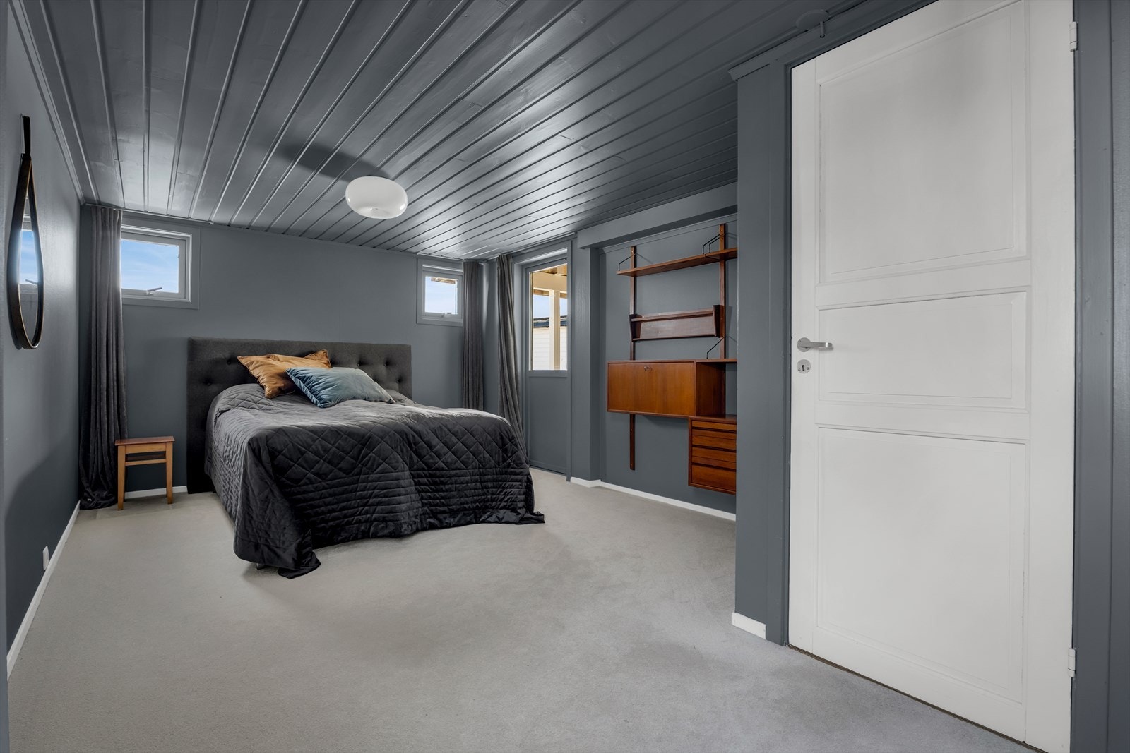 Dette rommet i underetasjen er innredet og benyttes i dag som soverom. Galleribilde