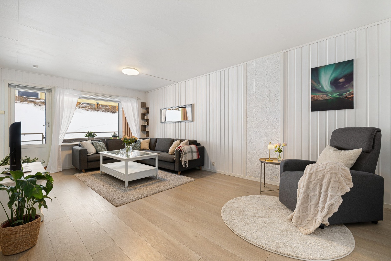 En pen og innholdsrik 3-roms leilighet med sentral beliggenhet på Hallset. Galleribilde