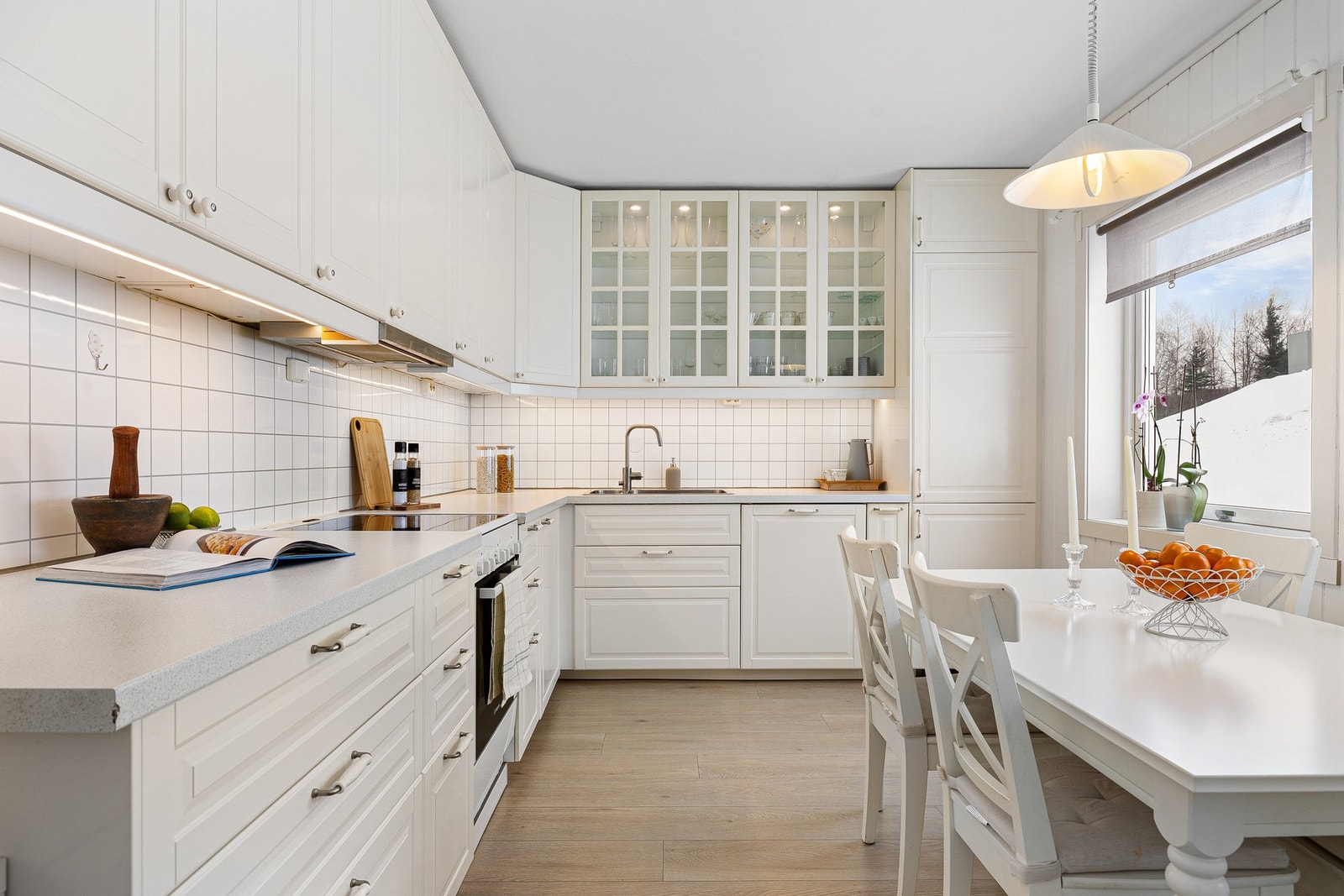 Leiligheten har et stort og fint kjøkken fra 2018 på hele 13 kvm. Galleribilde