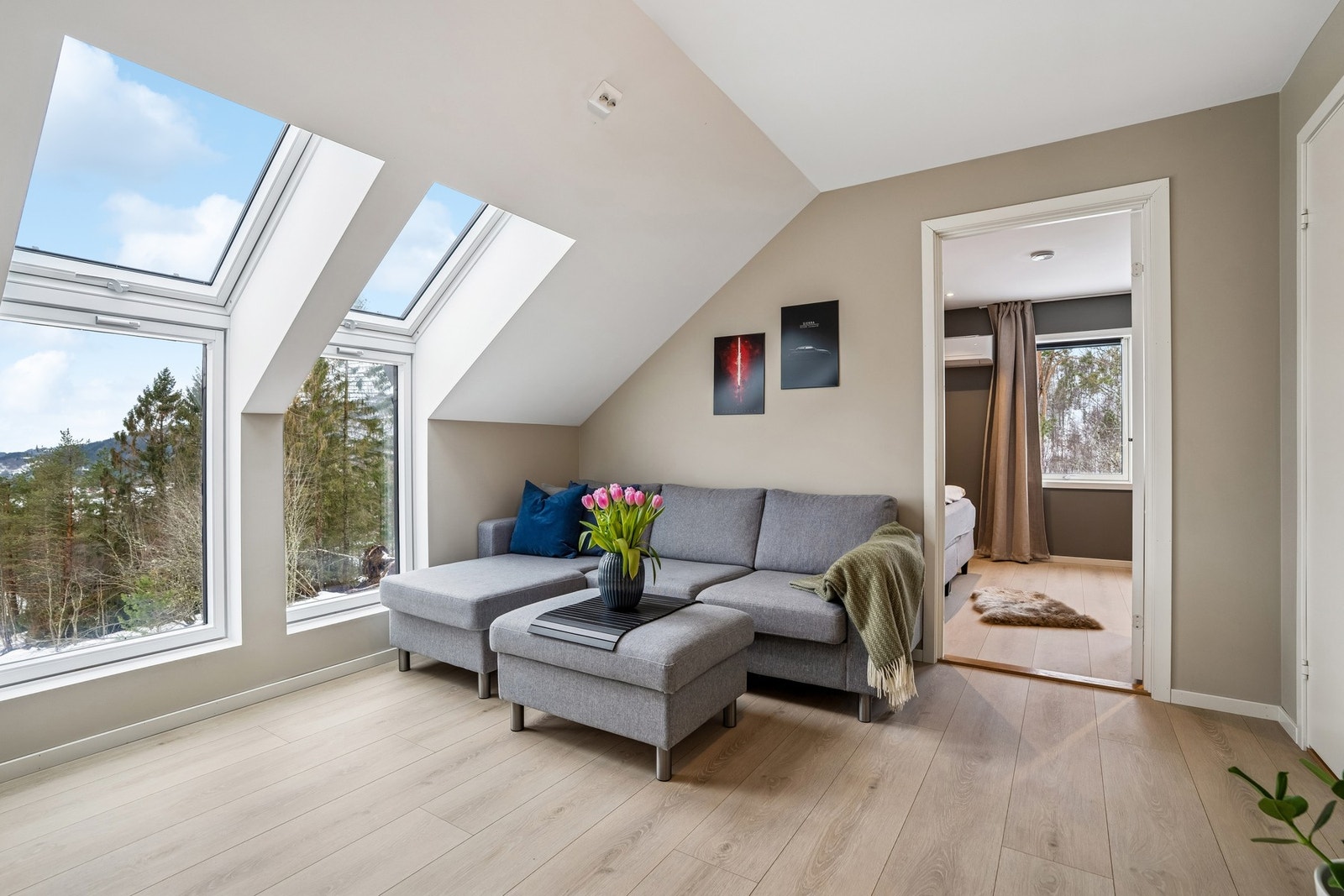 I andre etasje finner man boligens soverom og ytterligere oppholdsareal. Galleribilde