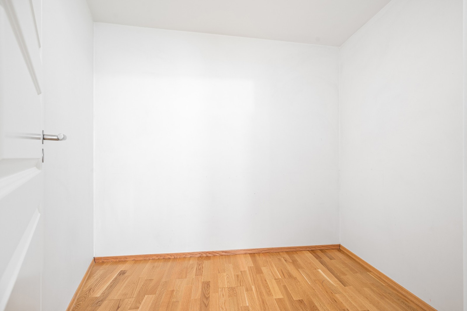 Innvendig bod som også kan benyttes som garderoberom eller ekstra oppbevaringsplass etter behov. Galleribilde