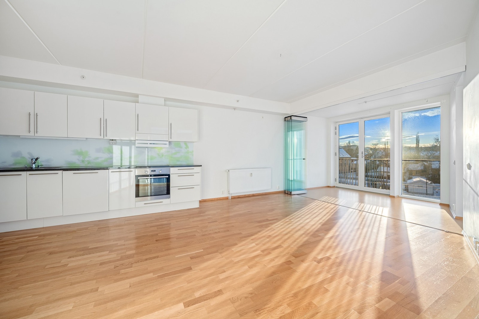 God plass til både sofagruppe og spisebord på stuen. Galleribilde